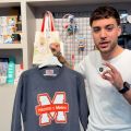 JAVI BRIDGEE Y METRO DE MADRID SE UNEN PARA PRESENTAR LA SUDADERA CONMEMORATIVA DEL 2 DE MAYO